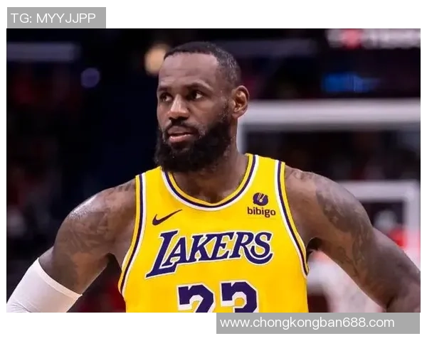 詹姆斯在湖人与鹈鹕的对决中上演精彩扣篮引爆全场气氛